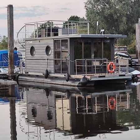 Hausboot Lucky Apartment Хатем Екстериор снимка