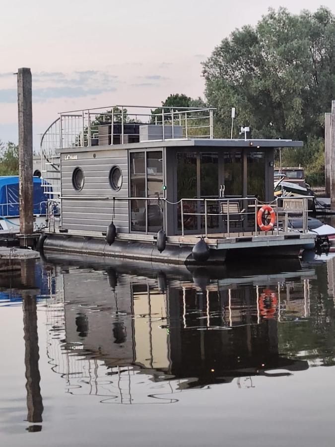 Hausboot Lucky Apartment Хатем Екстериор снимка