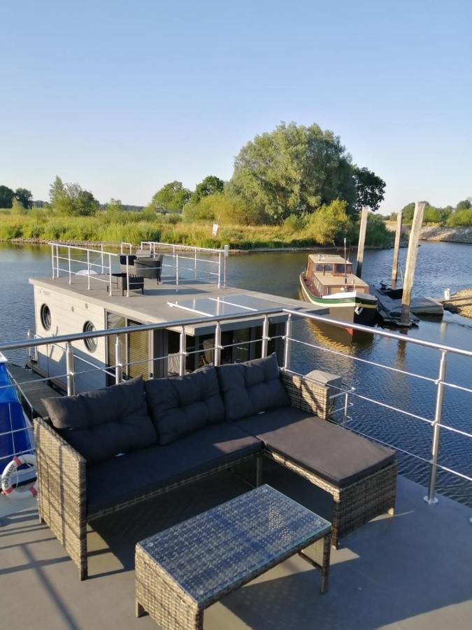 Hausboot Lucky Apartment Хатем Екстериор снимка